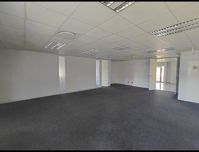 370M² OFFICE TO LET IN LYME PARK